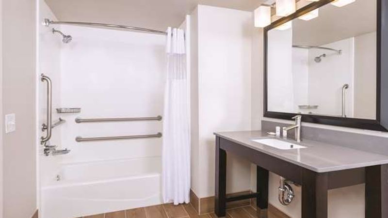 Photo of La Quinta Inn & Suites by Wyndham Fairfield - Napa Valley