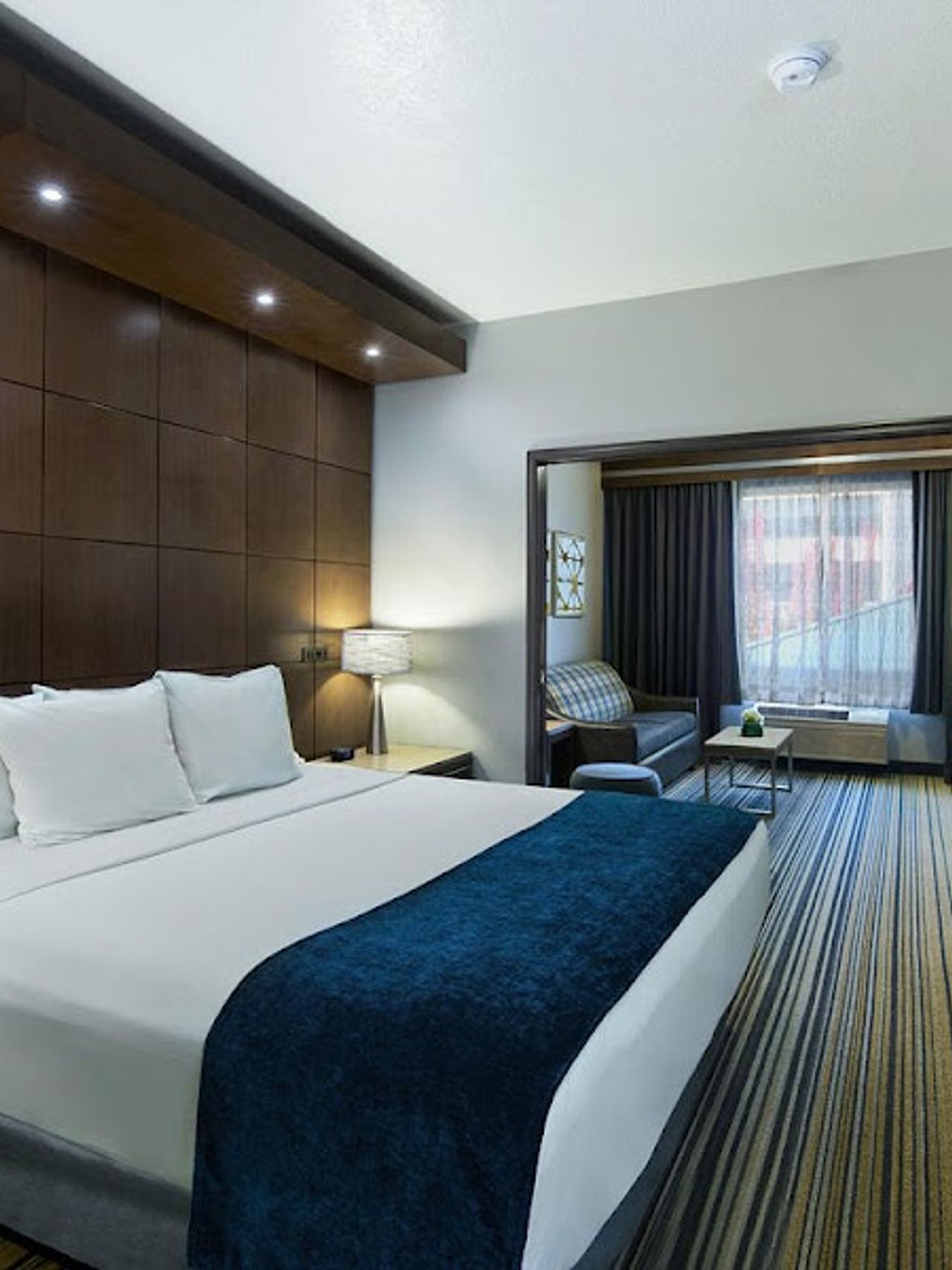 Photo of Oxford Suites Spokane