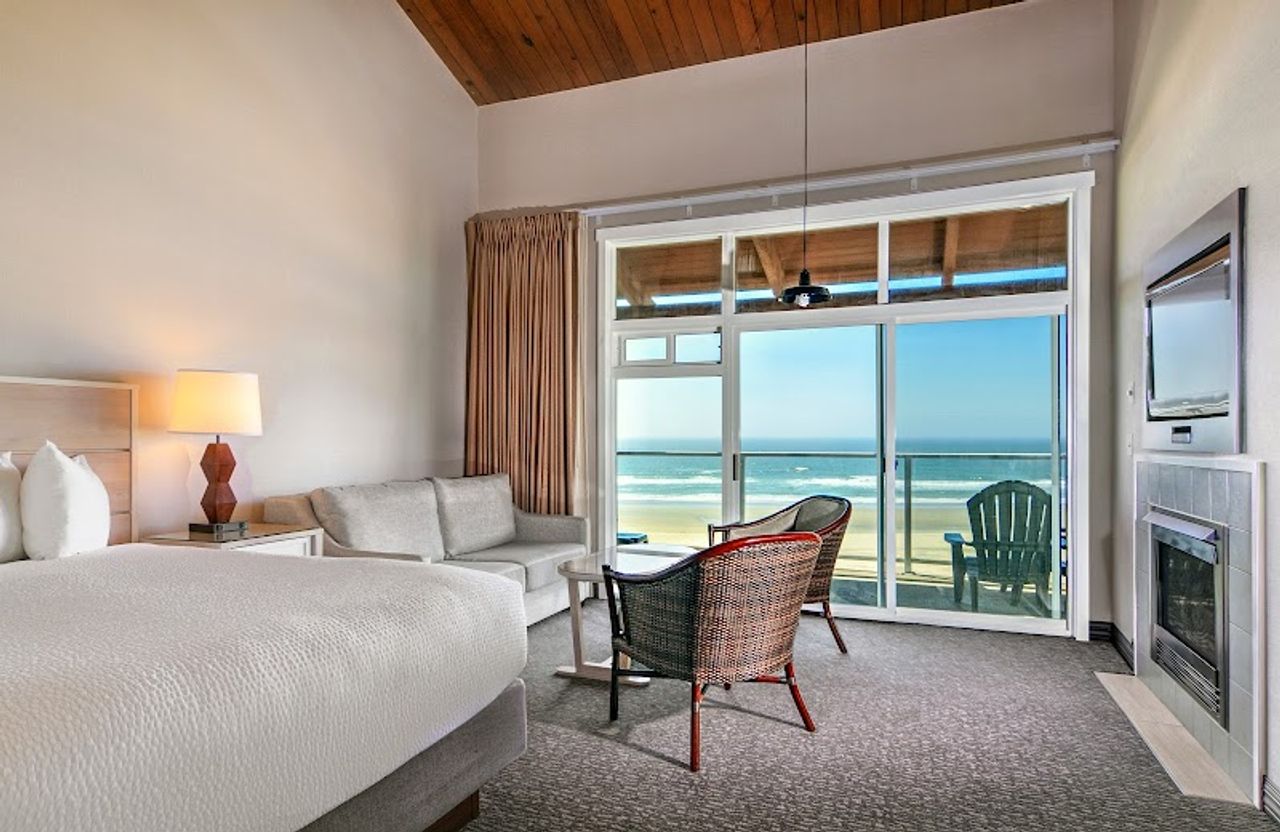 Photo of Hallmark Resort Newport - Room, King Bed, Seating Area, Fireplace, Terrace, Ocean View, Flat TV