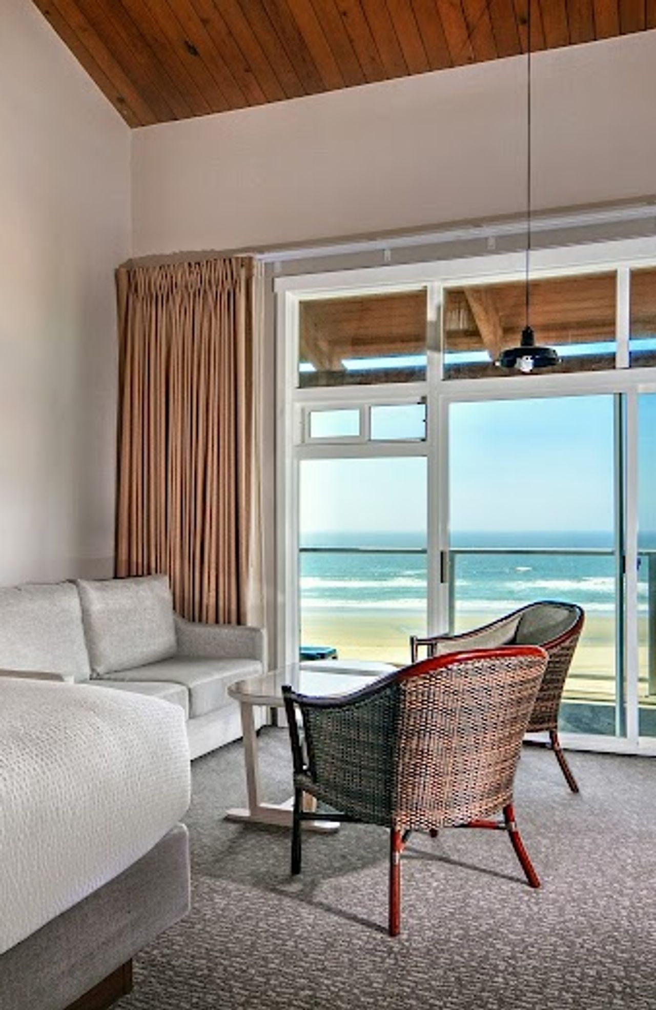 Photo of Hallmark Resort Newport - Room, King Bed, Seating Area, Fireplace, Terrace, Ocean View, Flat TV