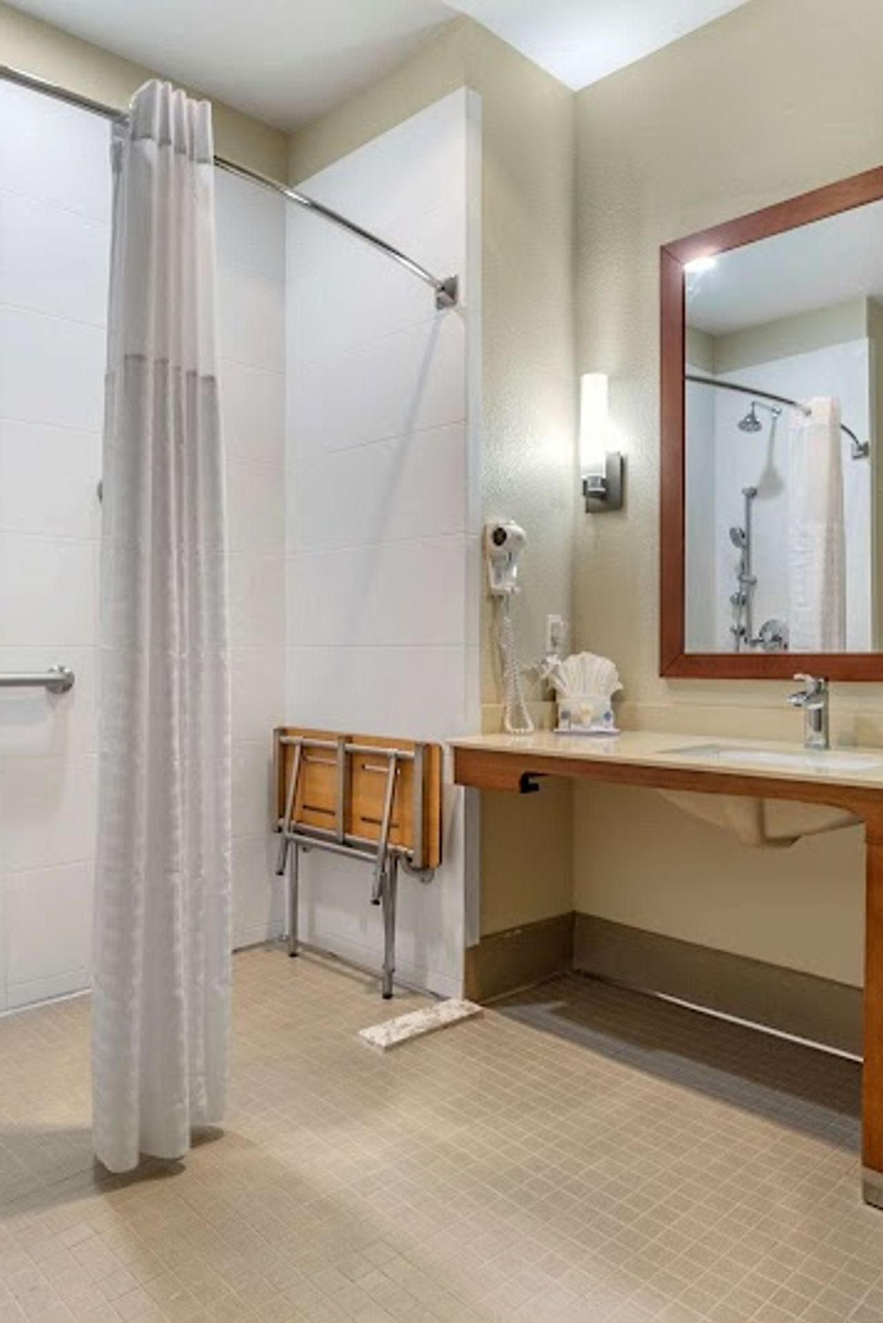 Photo of Comfort Inn & Suites Lakewood by JBLM