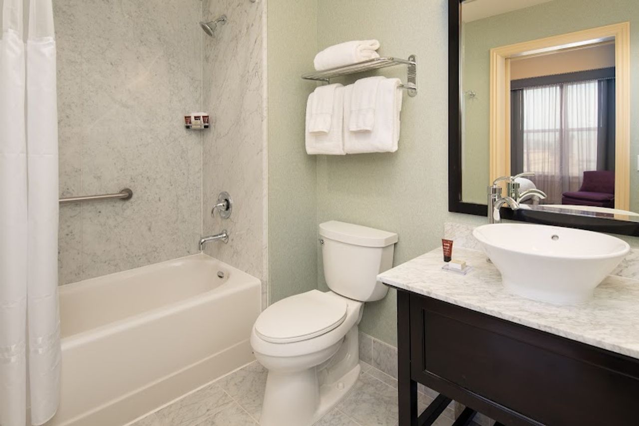 Photo of Hotel Shattuck Plaza - Bathroom