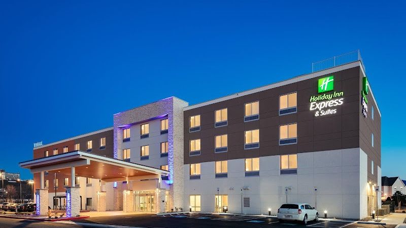 Holiday Inn Express & Suites Medford, an IHG Hotel