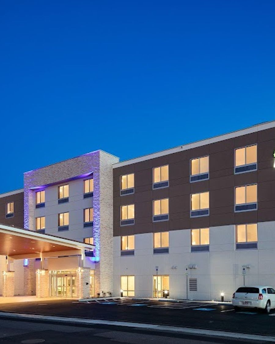 Holiday Inn Express & Suites Medford, an IHG Hotel