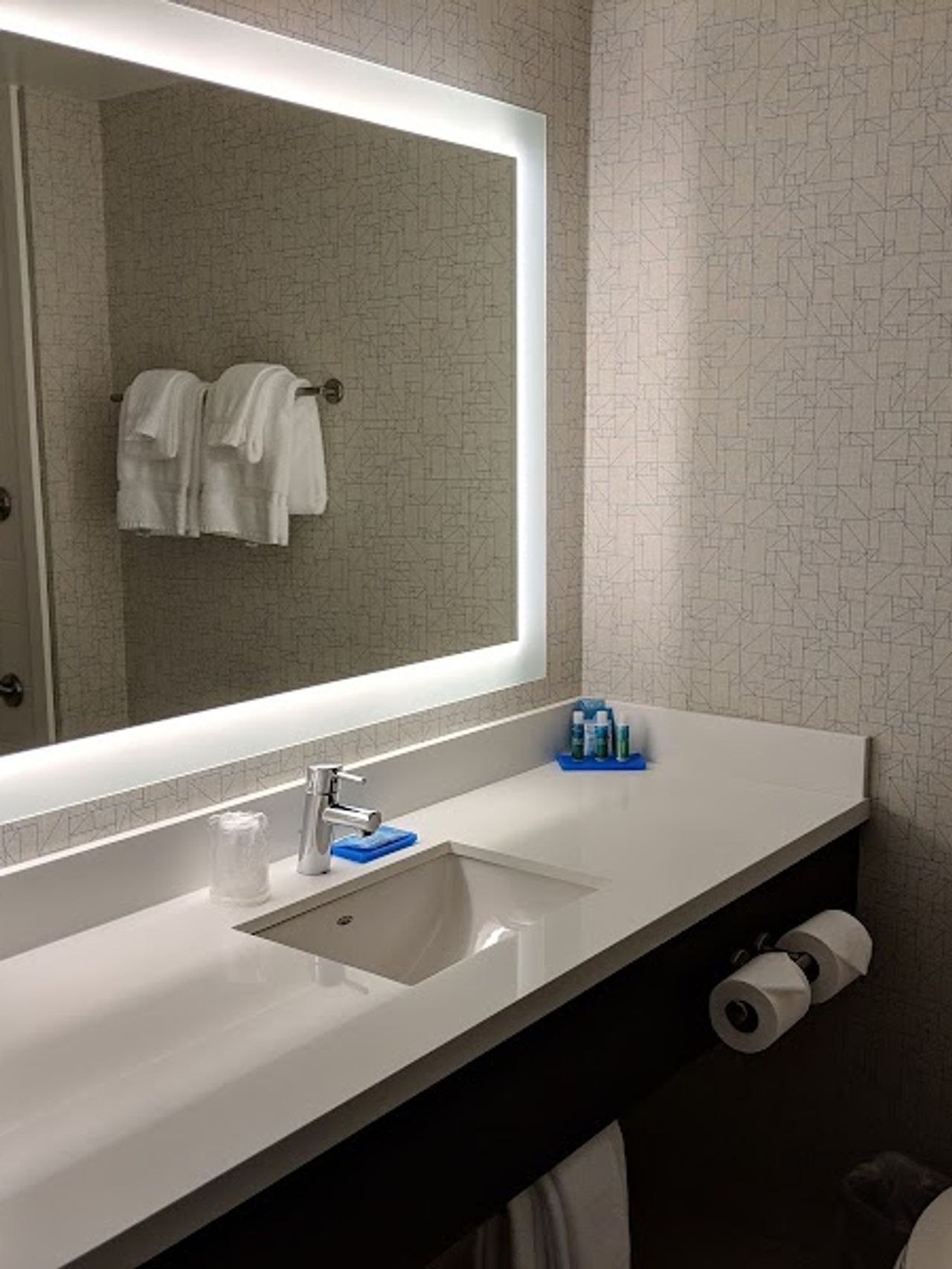 Photo of Holiday Inn Express & Suites Seattle-Everett, an IHG Hotel