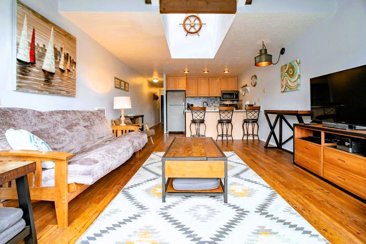 Photo of Embarcadero Resort Hotel & Marina - Suite, Separate Living Room, Full Kitchen, Flat TV