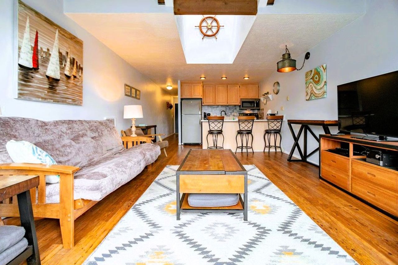 Photo of Embarcadero Resort Hotel & Marina - Suite, Separate Living Room, Full Kitchen, Flat TV