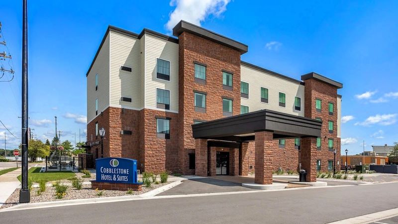 Cobblestone Hotel & Suites - Lynden