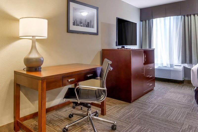 Photo of Comfort Inn & Suites Sea-Tac Airport