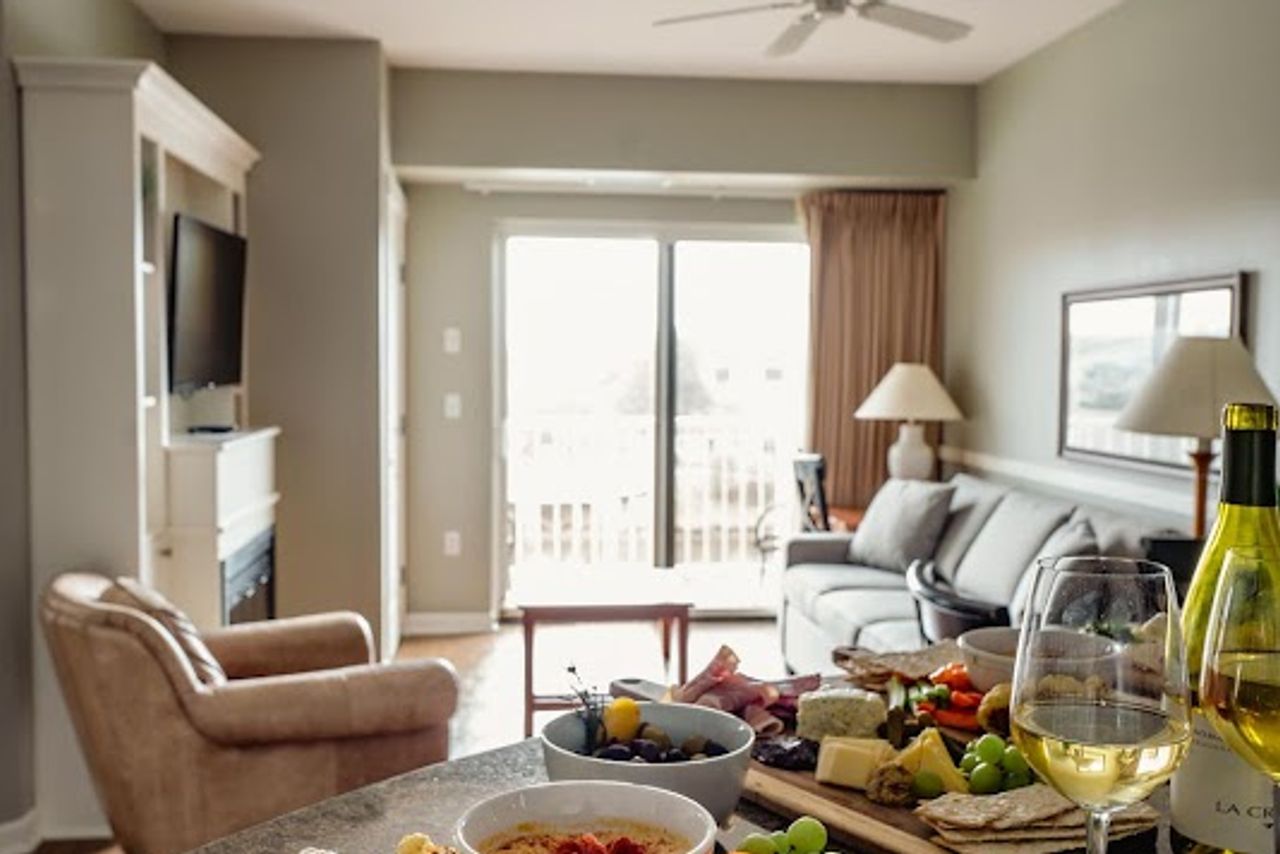 Photo of Rivertide Suites Hotel