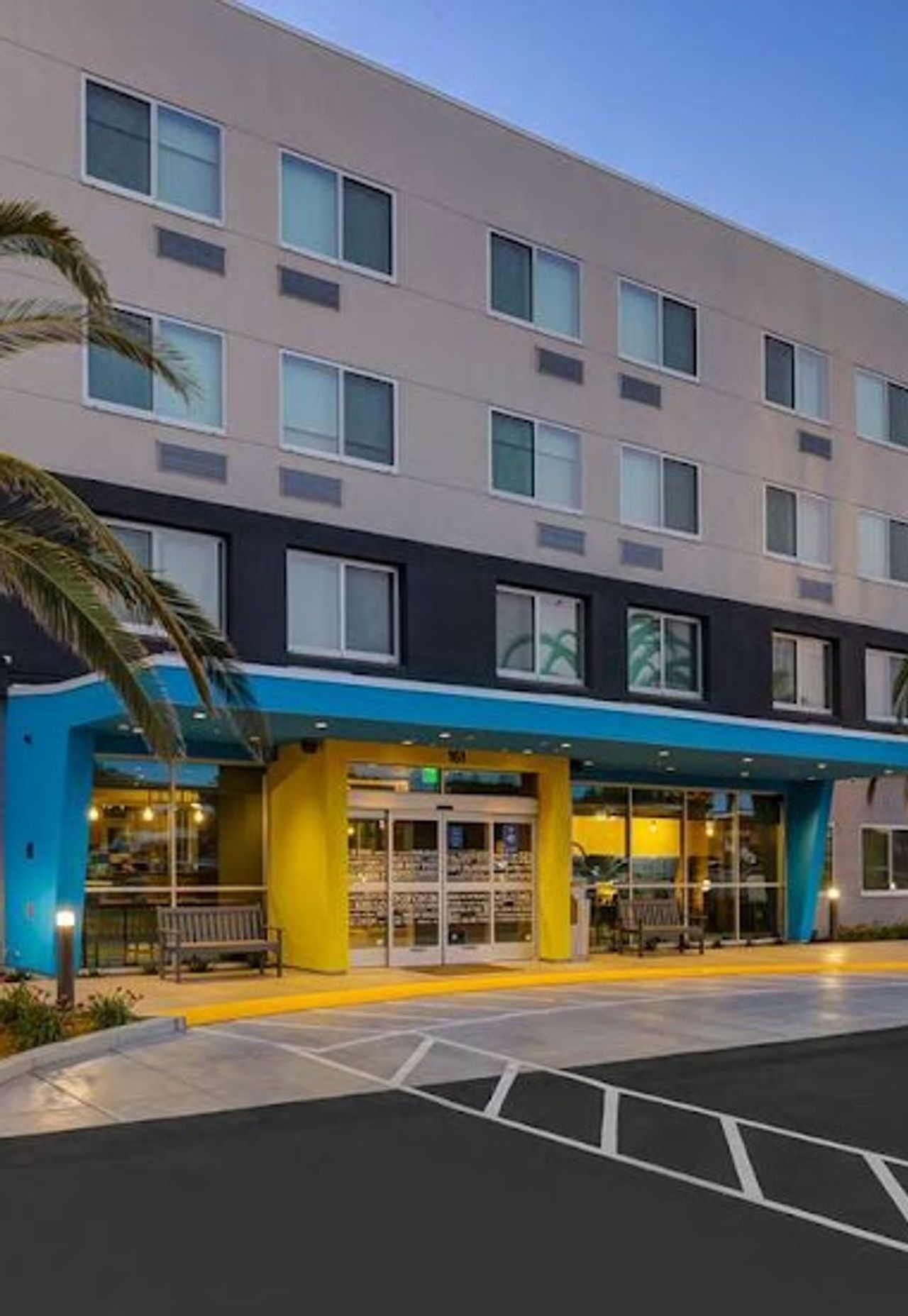 Photo of Tru by Hilton Lathrop