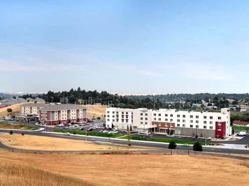 Courtyard Pullman