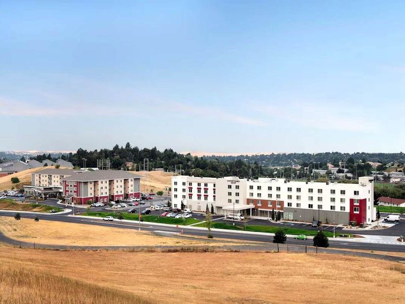 Courtyard Pullman