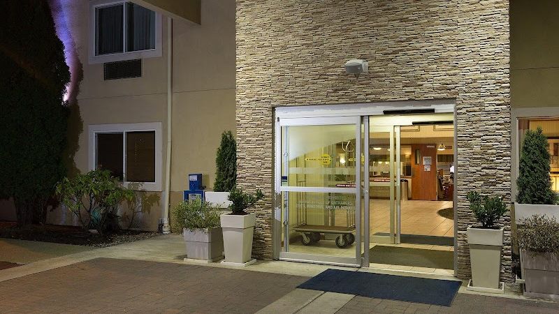 Photo of Holiday Inn Express & Suites Burlington, an IHG Hotel