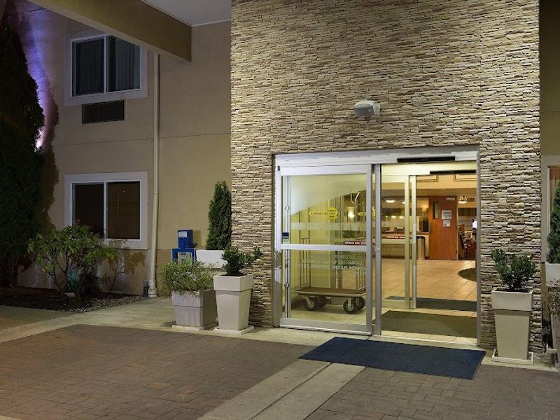 Photo of Holiday Inn Express & Suites Burlington, an IHG Hotel