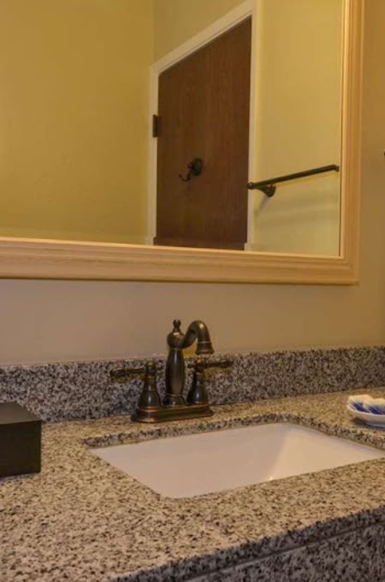 Photo of Best Western The Inn & Suites Pacific Grove - Bathroom