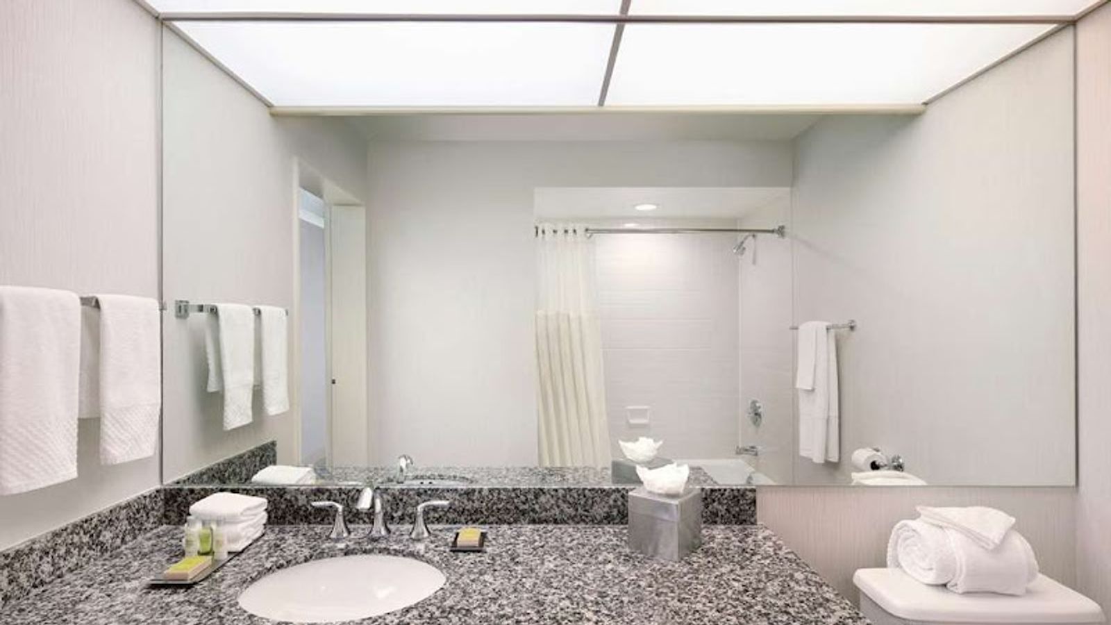 Photo of DoubleTree by Hilton Hotel Sonoma Wine Country