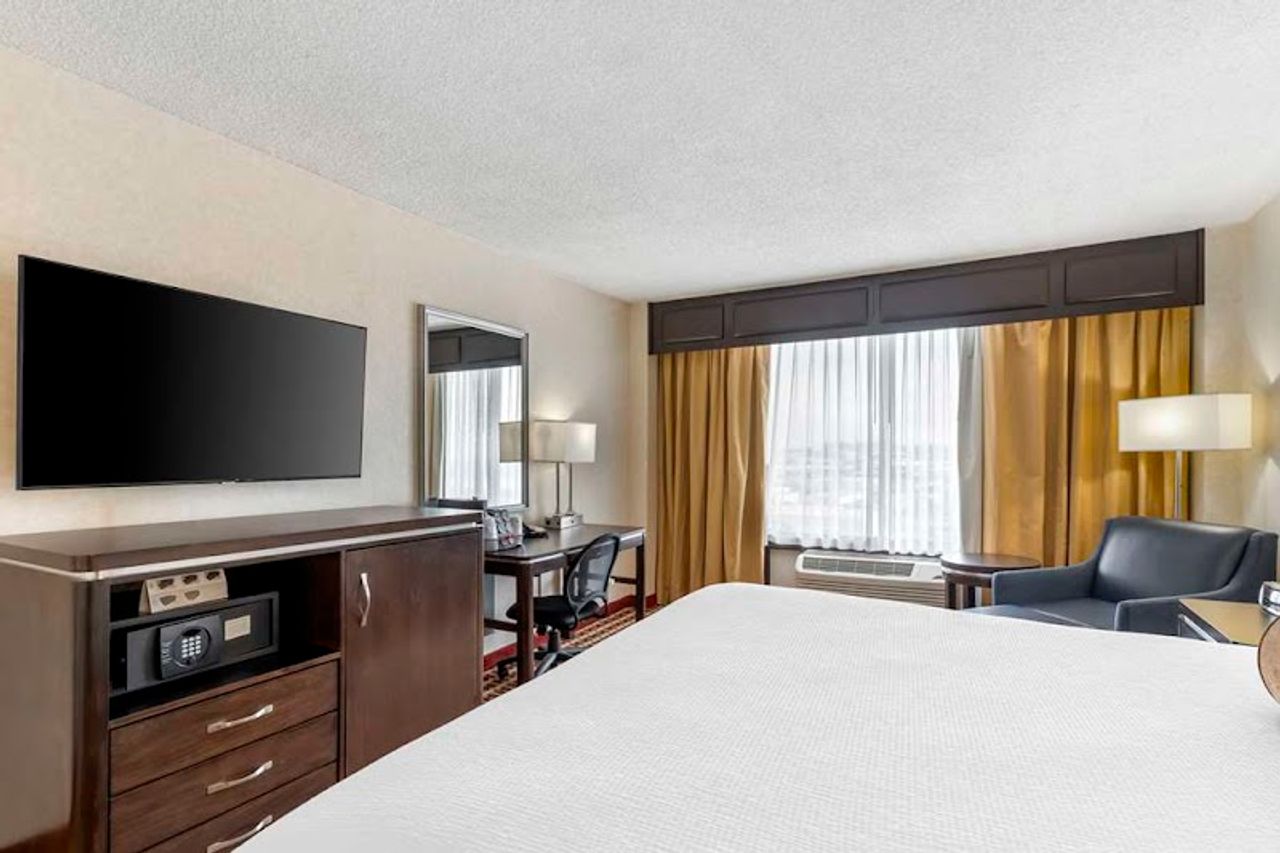 Photo of Best Western Plus Grosvenor Airport Hotel