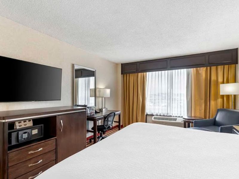 Photo of Best Western Plus Grosvenor Airport Hotel