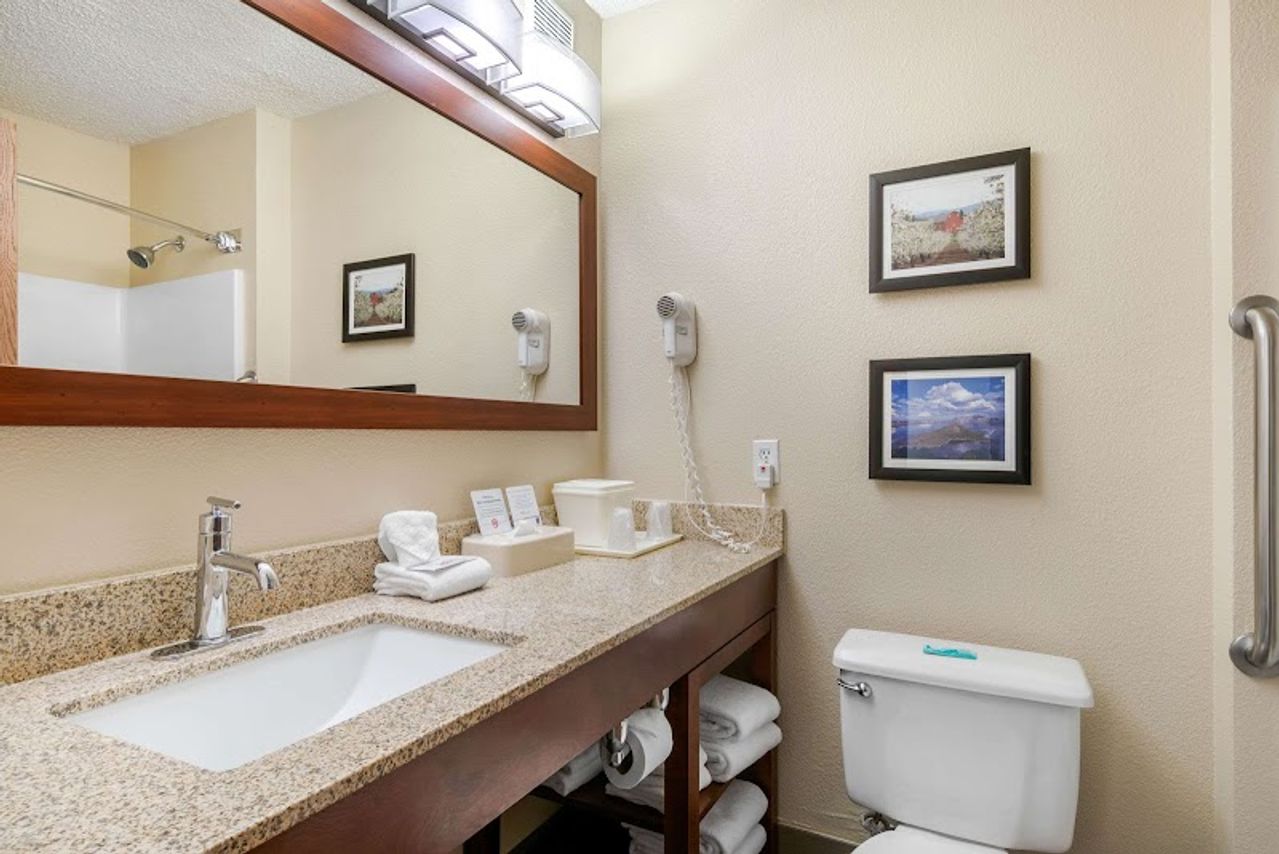 Photo of Comfort Inn Medford North