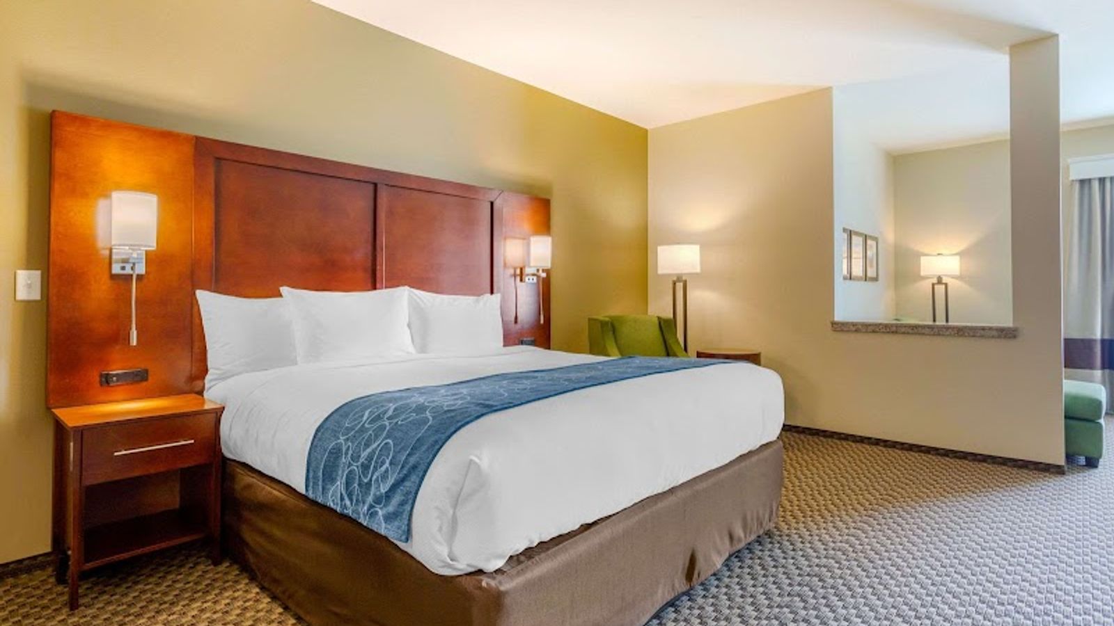 Photo of Comfort Suites Burlington near I-5