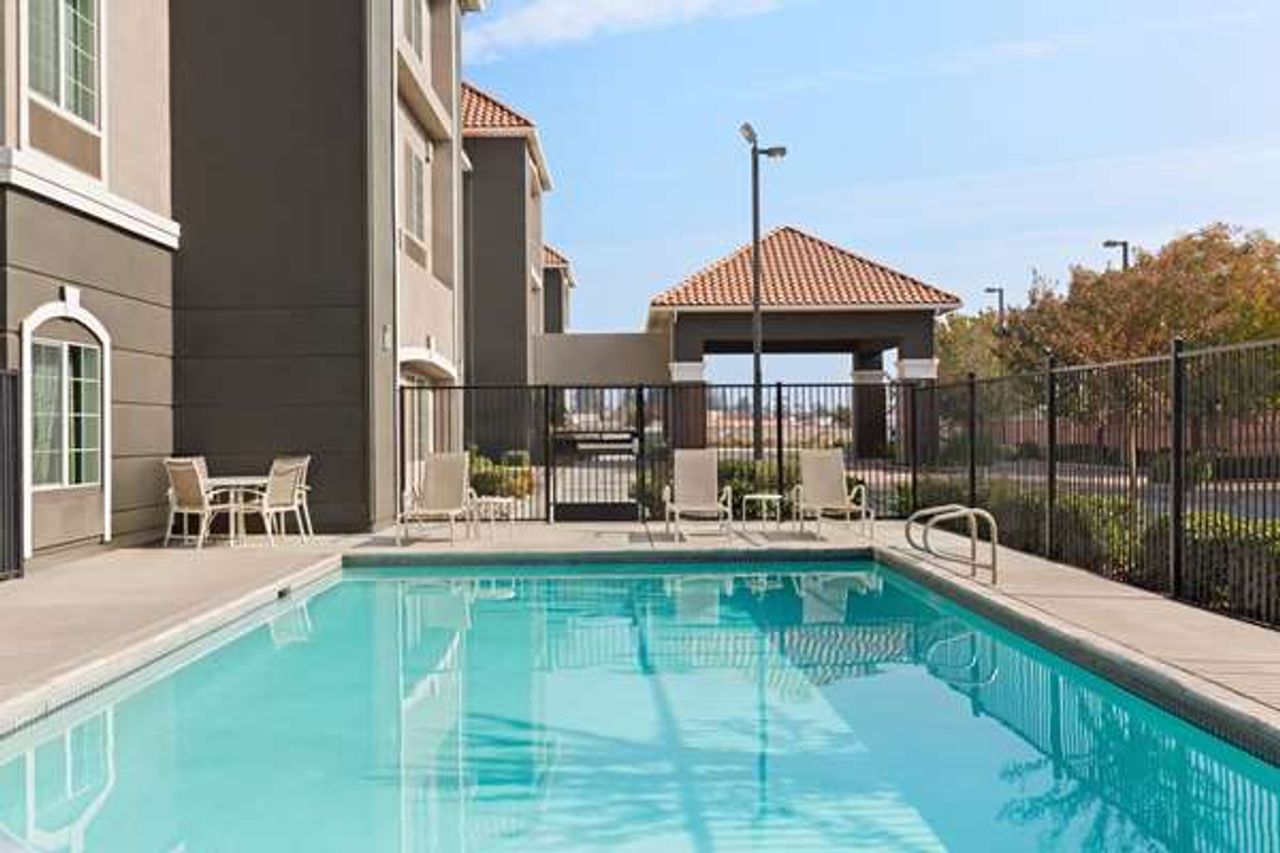 Photo of La Quinta Inn & Suites by Wyndham Fresno Northwest