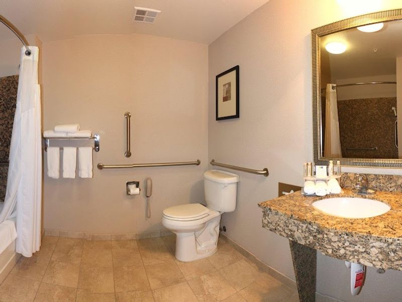 Photo of Holiday Inn Express & Suites Vancouver Mall/Portland Area, an IHG Hotel