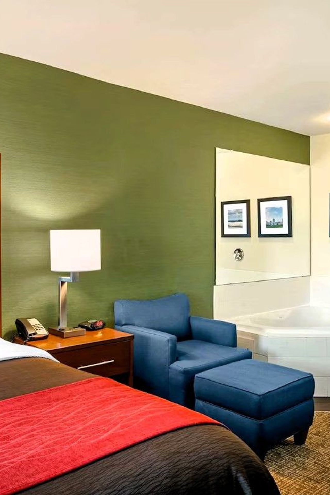 Comfort Inn & Suites - Jacuzzi Suite, Private hot tub
