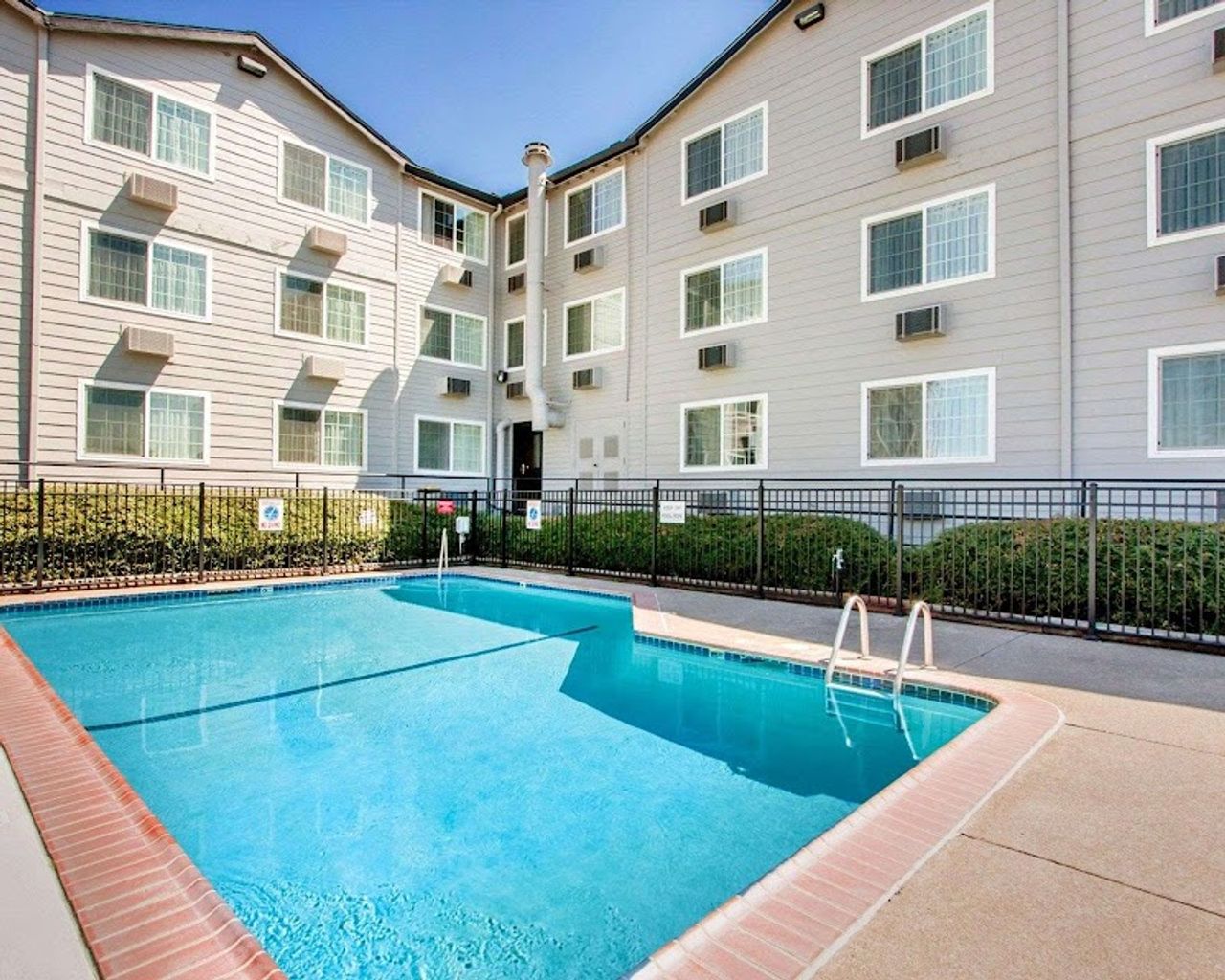 Photo of Quality Inn & Suites - Outdoor Pool