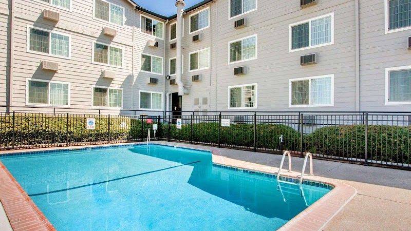 Photo of Quality Inn & Suites - Outdoor Pool