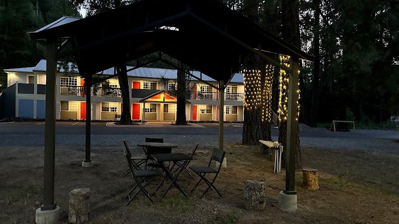 Photo of Crater Lake Gateway-Highway 140