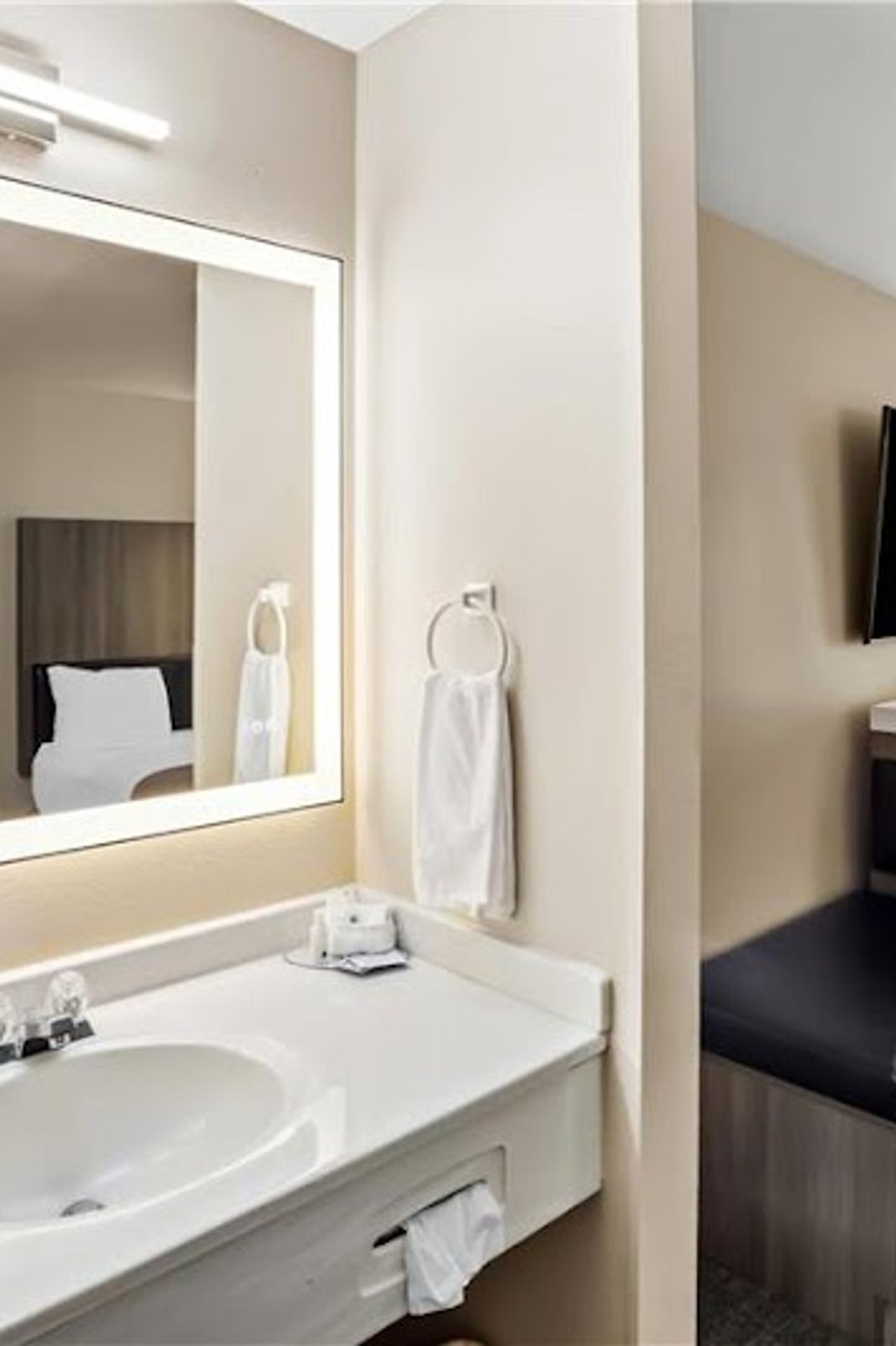 Photo of Quality Inn Port Orchard - Room
