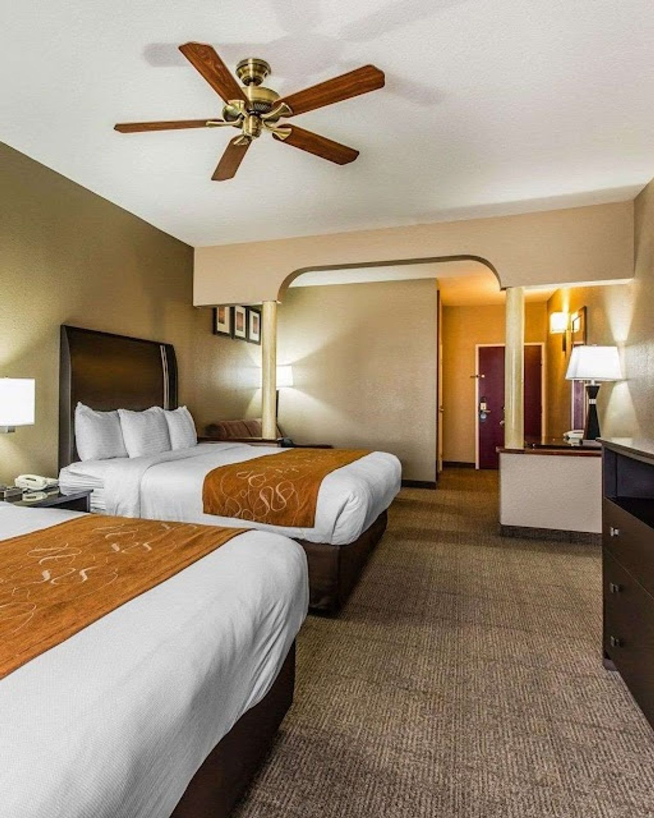 Photo of Comfort Suites Bakersfield