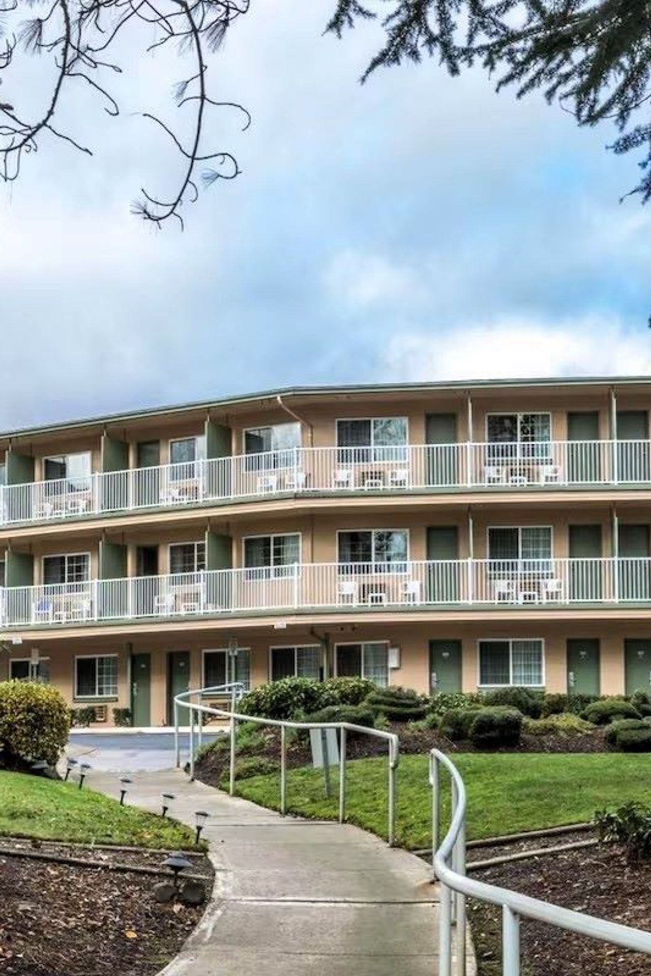 Riverfront Inn - Roseburg