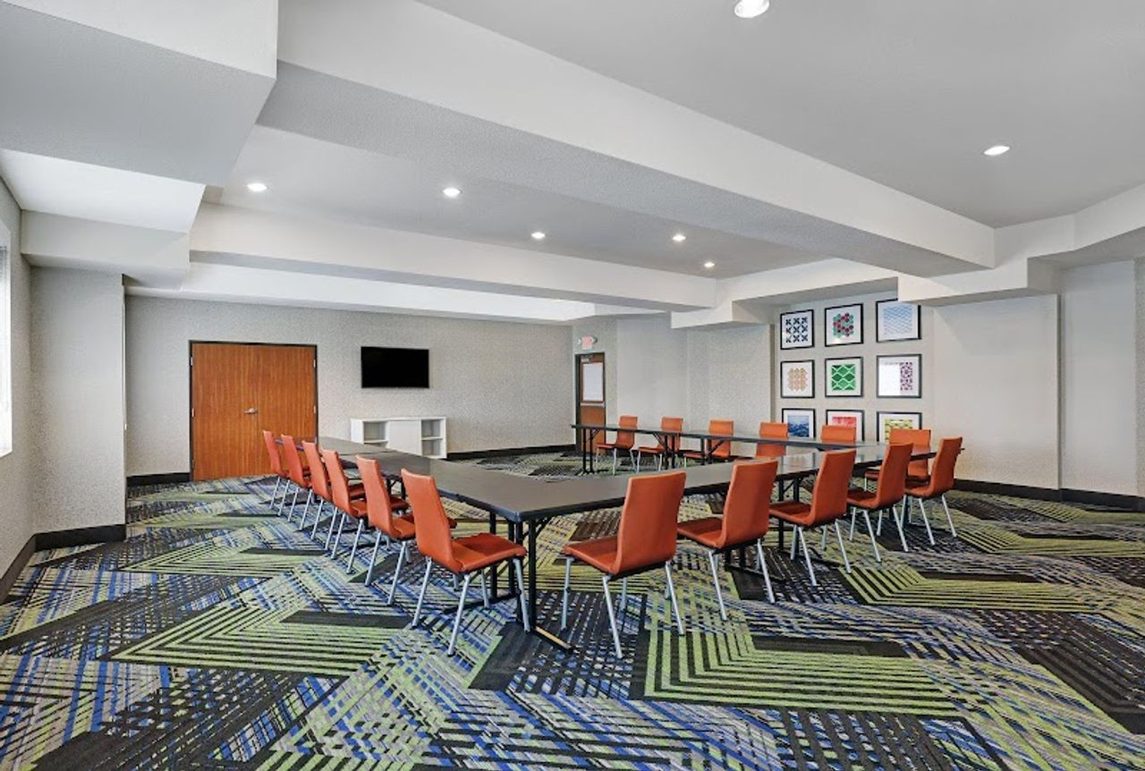 Photo of Holiday Inn Express & Suites Newport, an IHG Hotel - Meeting Facility