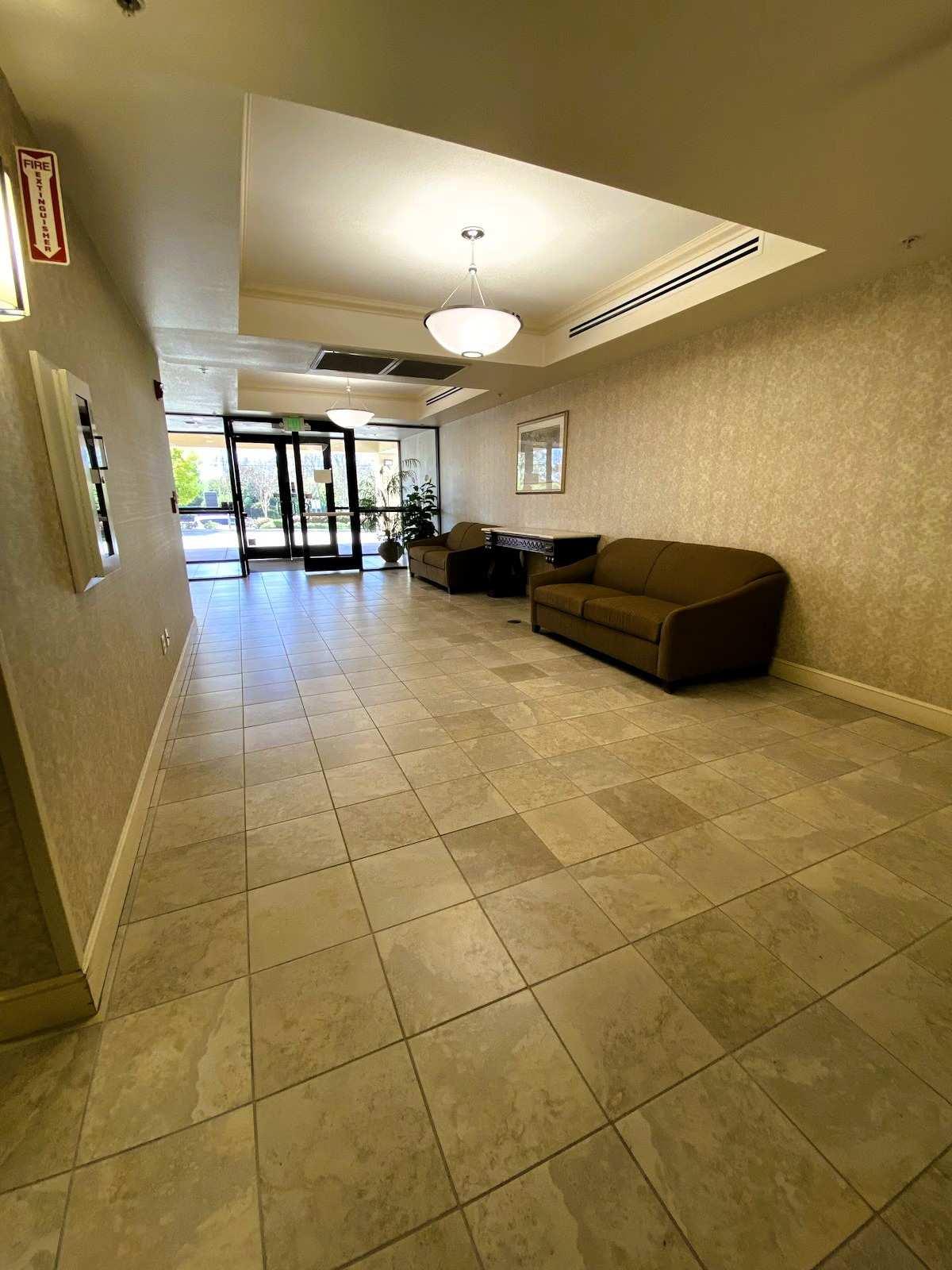 Budget Inn - Lobby
