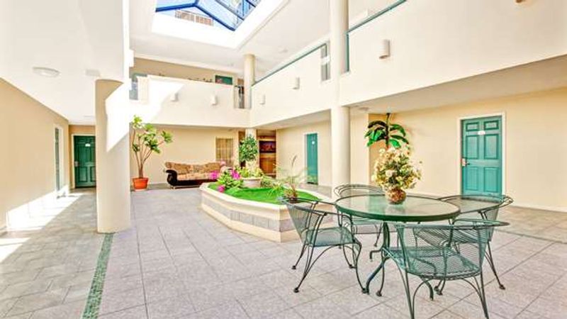 Photo of Hotel Aluxor SFO