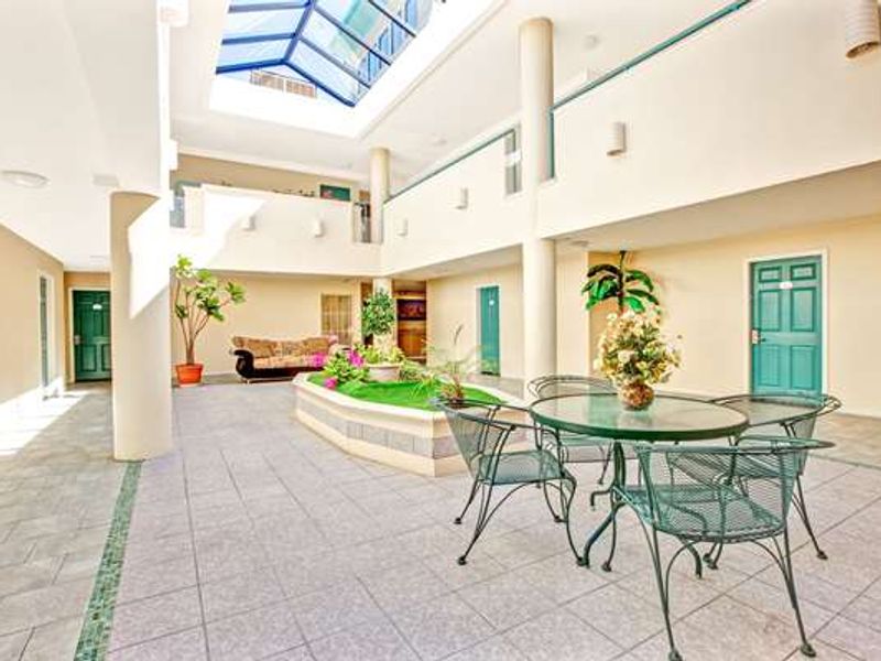 Photo of Hotel Aluxor SFO