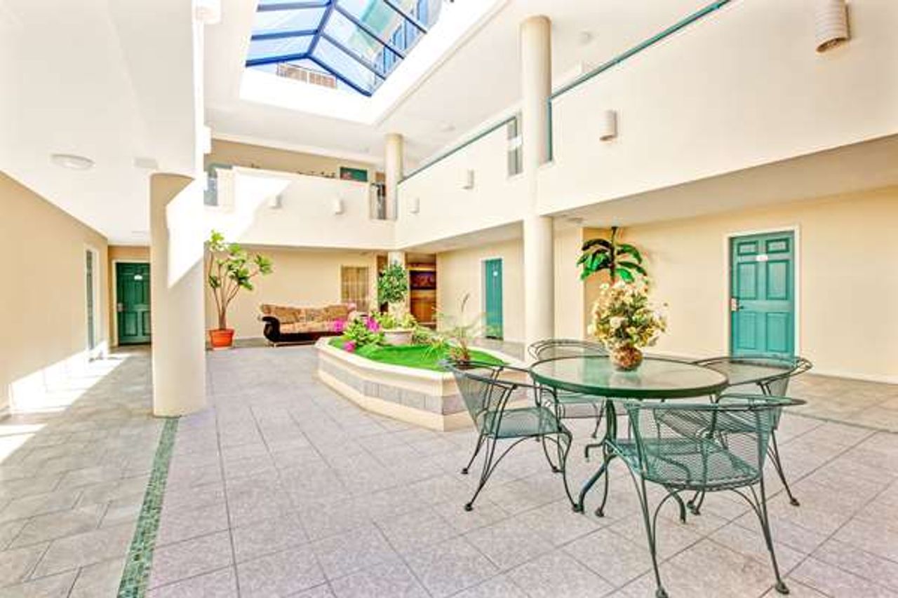 Photo of Hotel Aluxor SFO