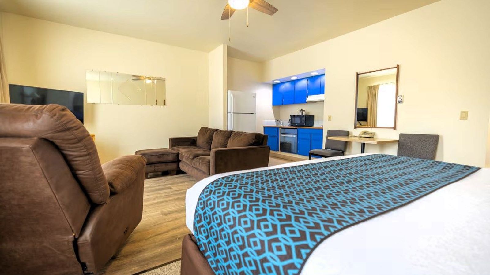 Helgeson Place Hotel Suites - Suite