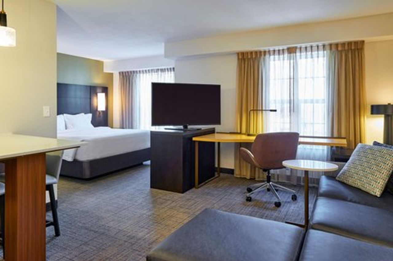 Photo of Residence Inn by Marriott Eugene Springfield - Suite, King Bed, Living Area, Work desk, Flat TV