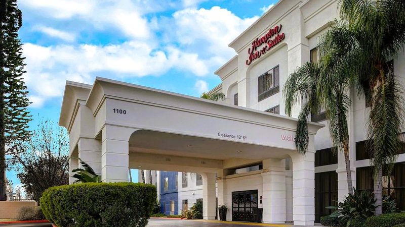 Hampton Inn & Suites Tulare