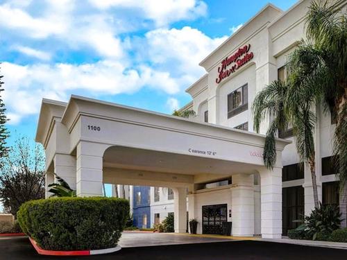 Hampton Inn & Suites Tulare