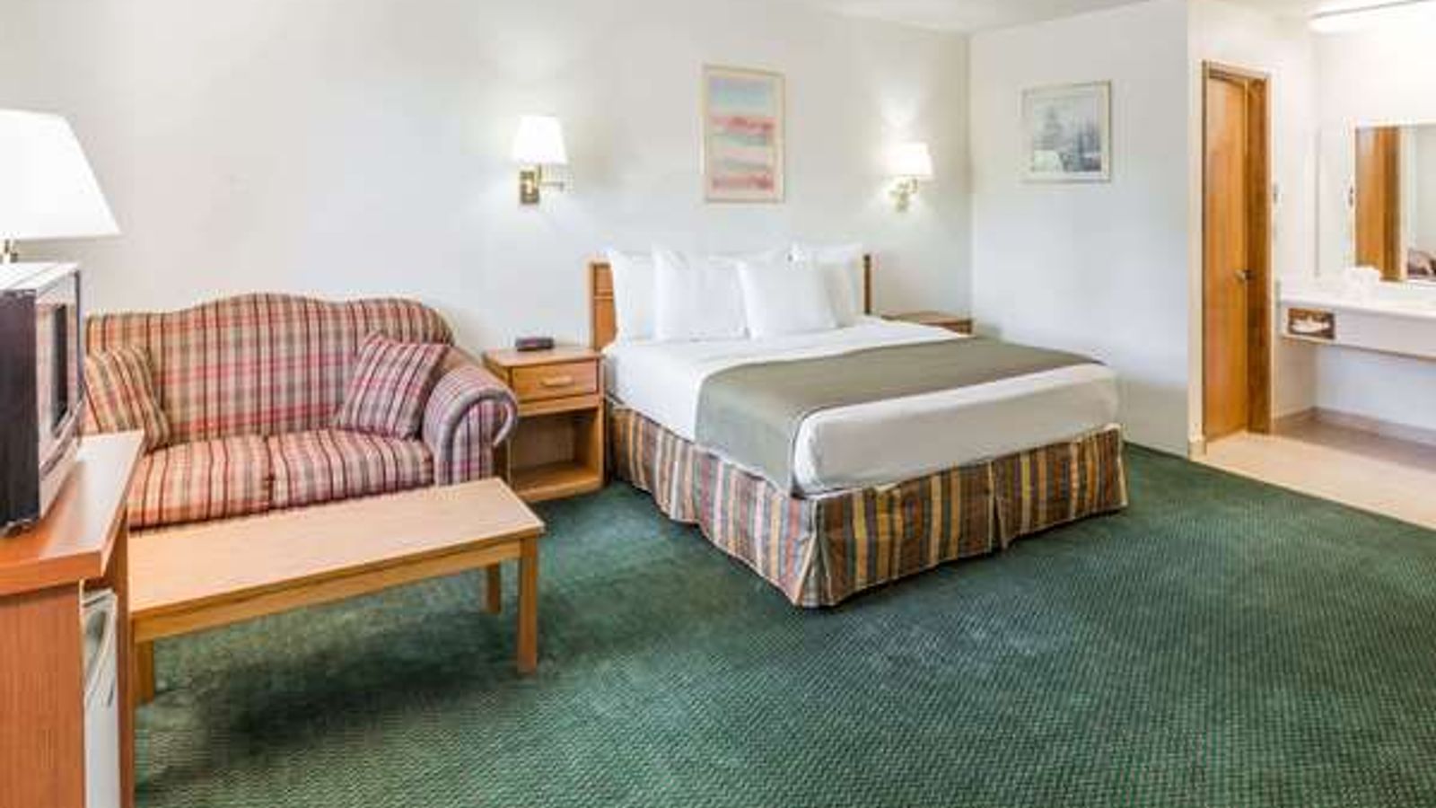 Photo of Howard Johnson by Wyndham Roseburg