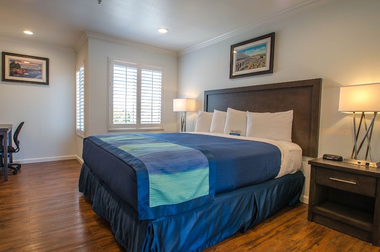 Photo of Continental Inn