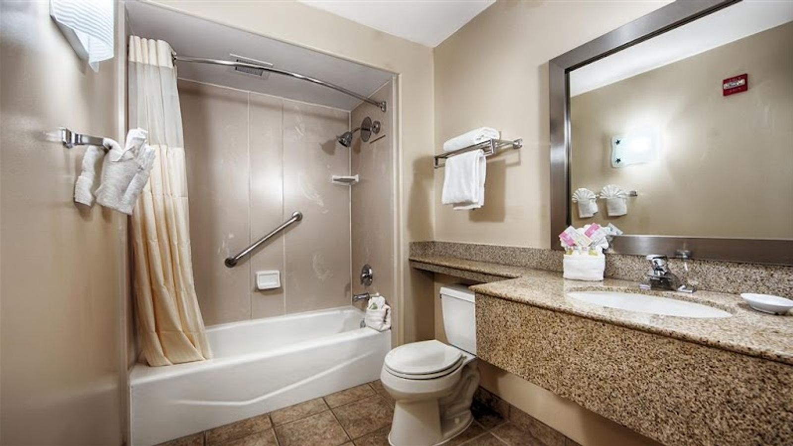 Photo of Best Western Plus Capitola By-the-Sea Inn & Suites - Private whirlpool/jetted tub