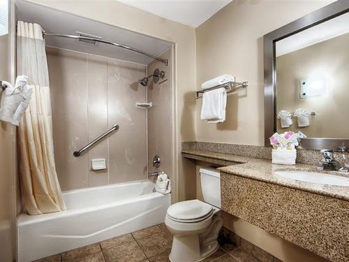 Photo of Best Western Plus Capitola By-the-Sea Inn & Suites - Private whirlpool/jetted tub