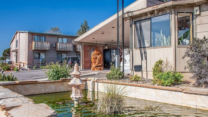 Photo of Econo Lodge Inn & Suites Madras