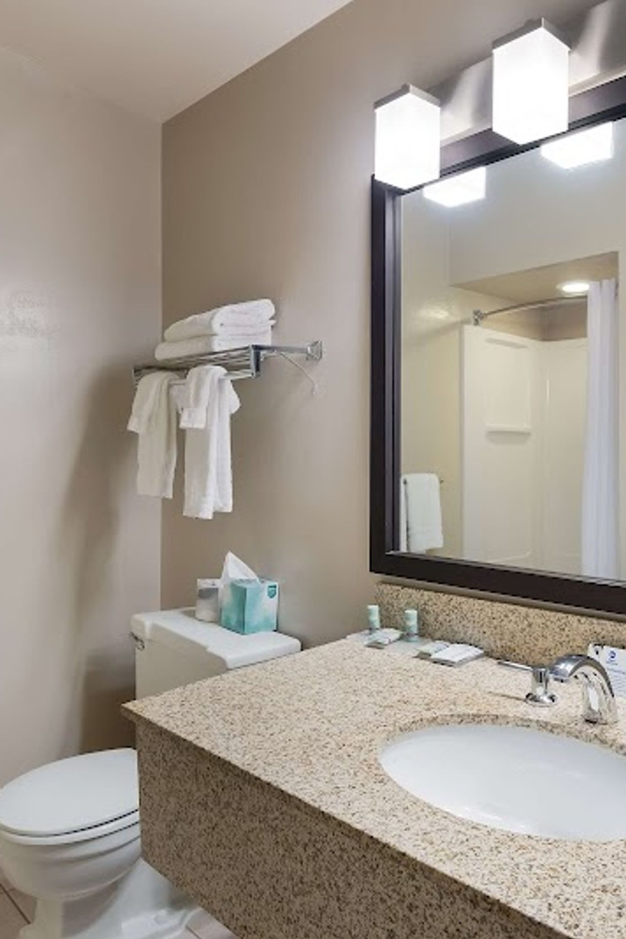Photo of Best Western New Oregon - Bathroom