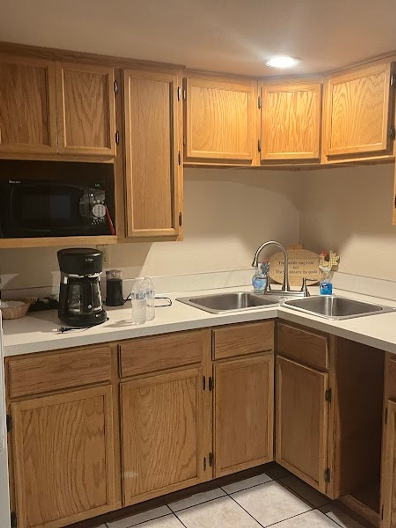 Photo of Almost Paradise Lodging at Mt. Rainier - Sunrise Guest House, Kitchen — well equipped with microwave, refrigerator, range, coffee maker/grinder, toaster, dishes, utensils, pots, coffee beans, tea